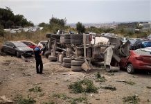 Vuelca un camión en Esplugues y deja dos heridos leves