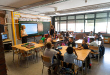 Unos 6.000 alumnos de infantil, primaria y ESO comienzan las clases en Esplugues